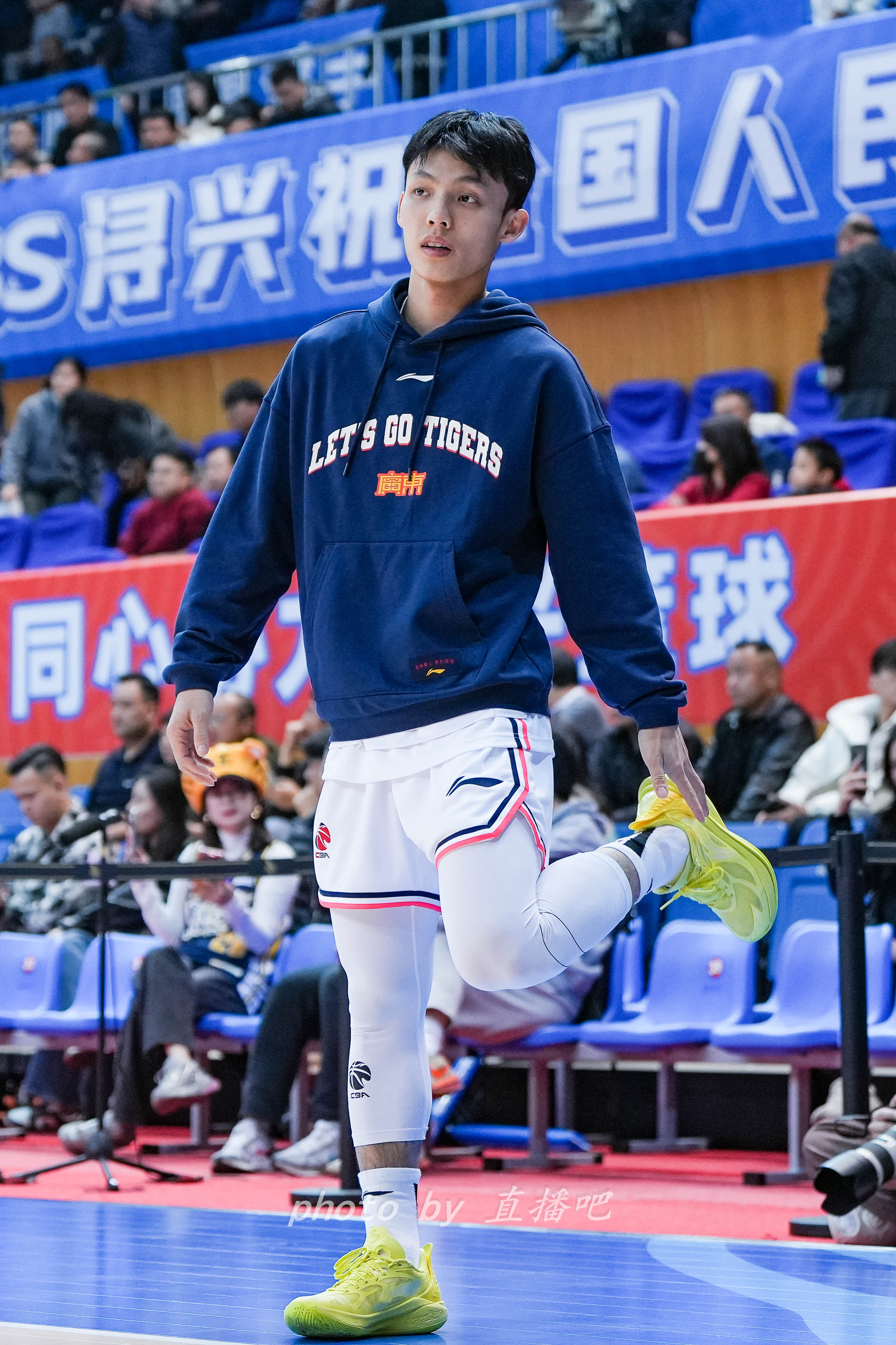  “控球中鋒”！徐杰這身體素質(zhì)有億點(diǎn)東西