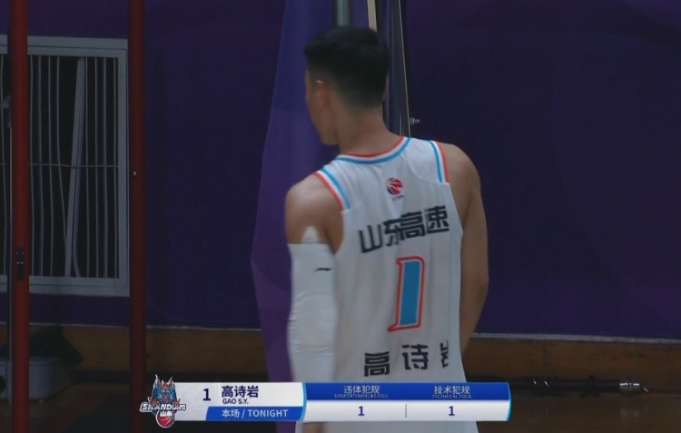  提前打卡！高詩巖拉倒孟子凱吃到違體犯規(guī) 累計技犯+違體被驅(qū)逐