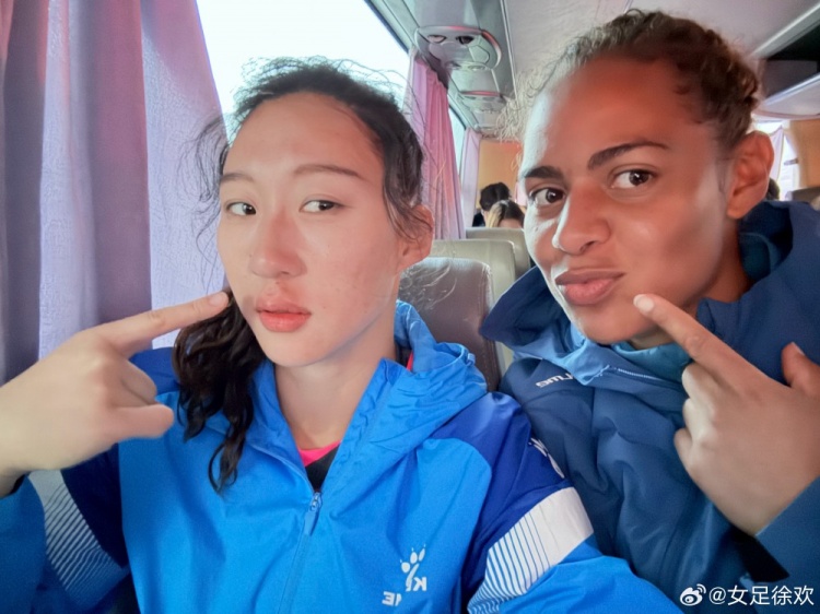  神勇！女足國門徐歡曬照，比賽中被球砸臉仍力保球門不失