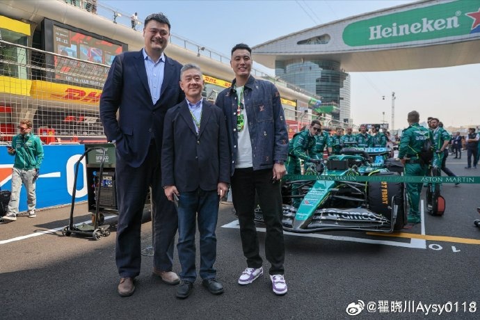  聯(lián)動F1！翟曉川曬與姚明、阿隆索、范志毅、周冠宇等的合照