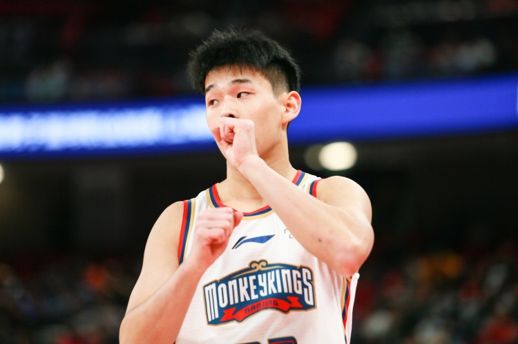  效率太低！林葳25中8&三分10中1拿到19分1板3助2斷 4失誤