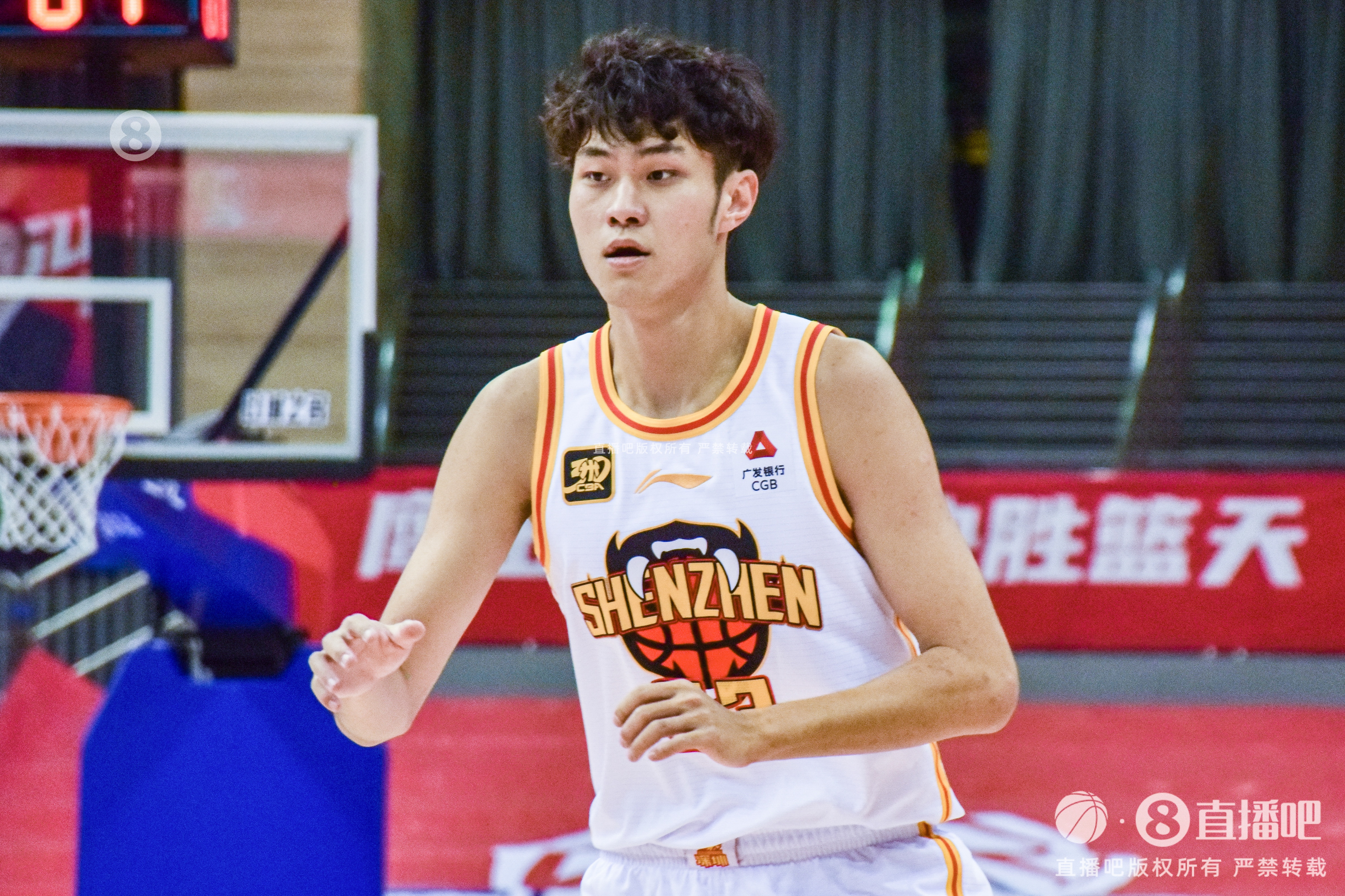  球隊(duì)主攻點(diǎn)！王浩然16中8拿到全隊(duì)最高20分外加2板4助2斷