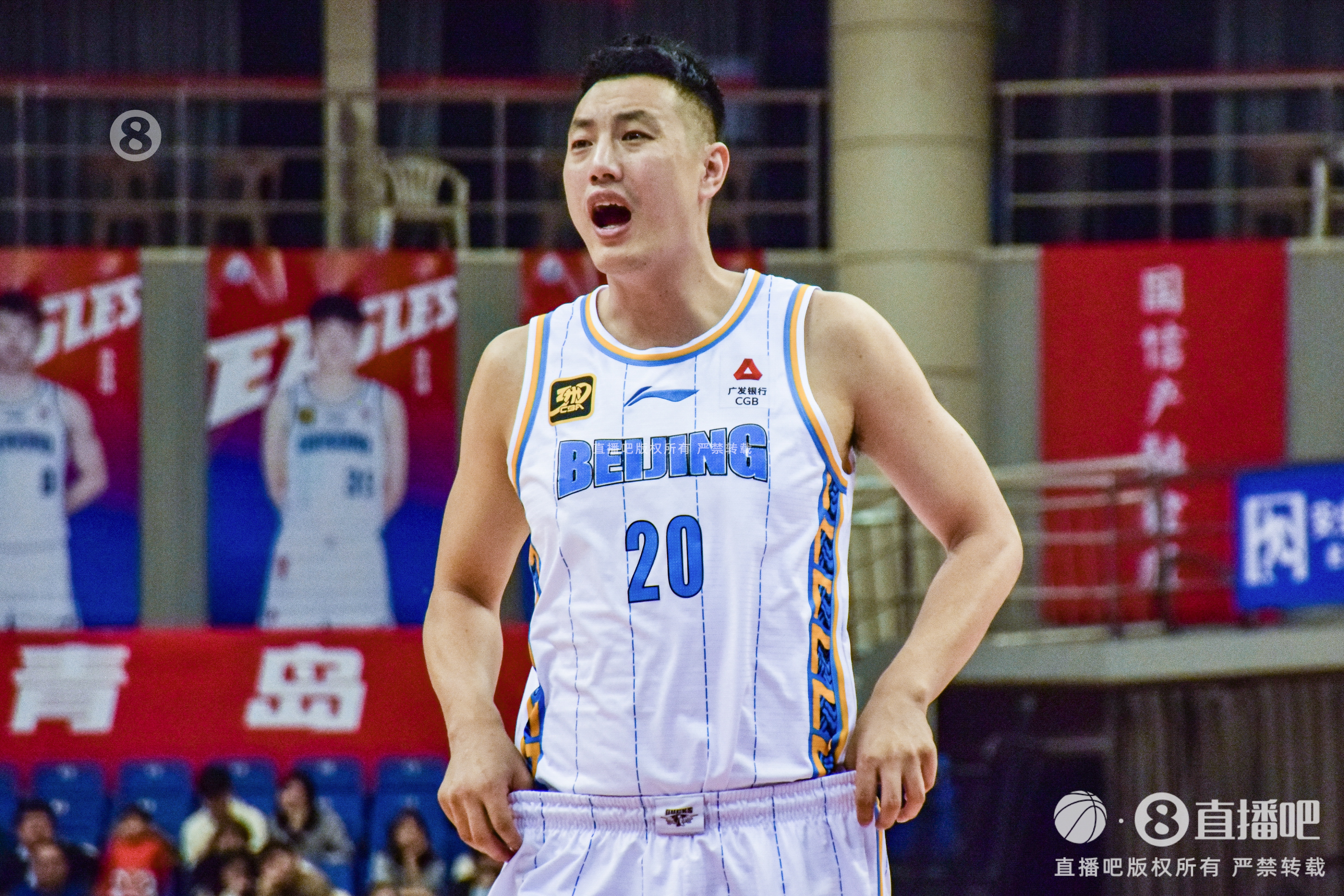  隊長以身作則！翟曉川狂搶9個前場籃板 替補4中1&6罰5中拿7分12板