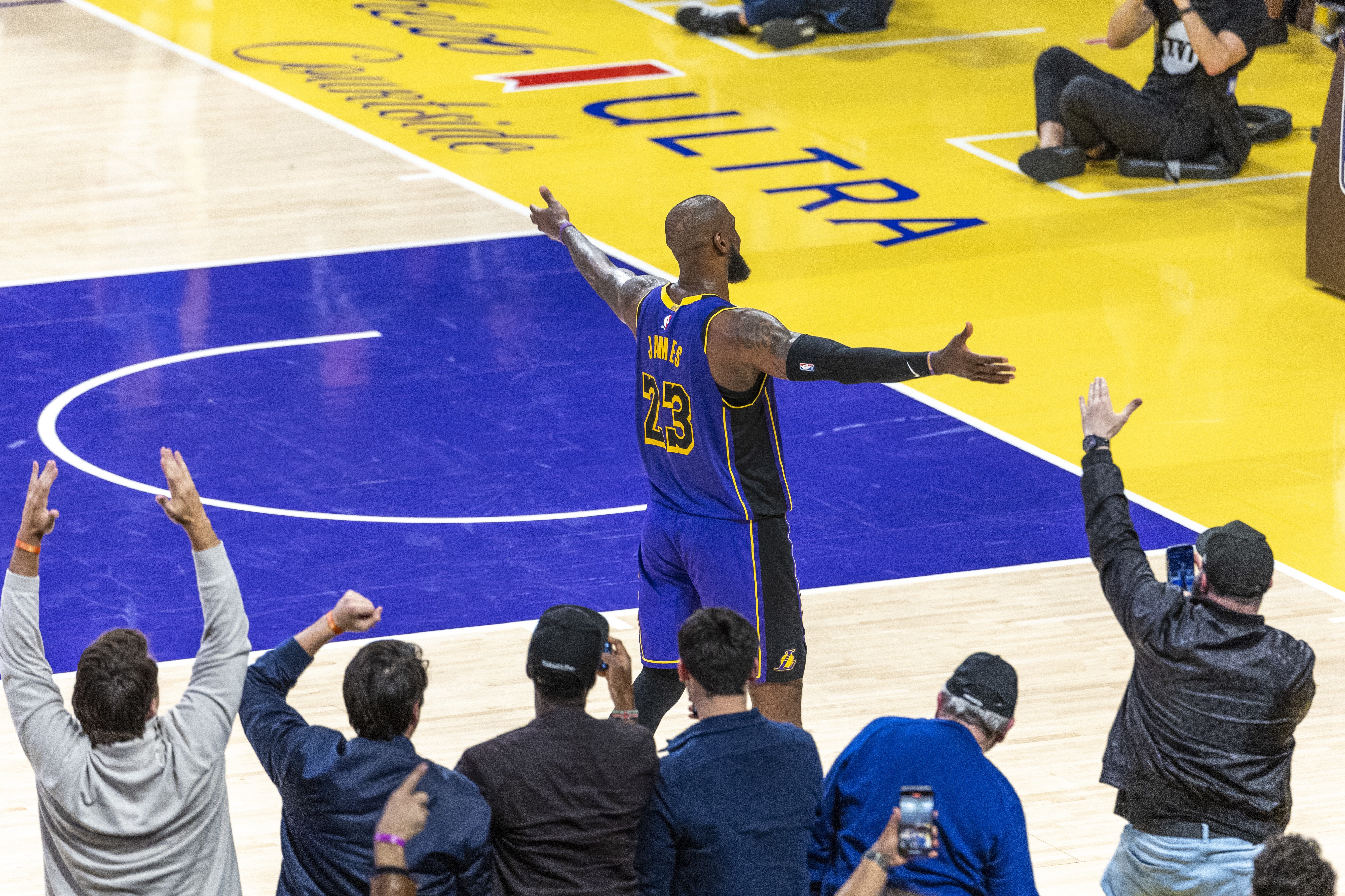  分析NBA目前的輿論環(huán)境：詹姆斯之后 聯(lián)盟門面成了一個燙手山芋？