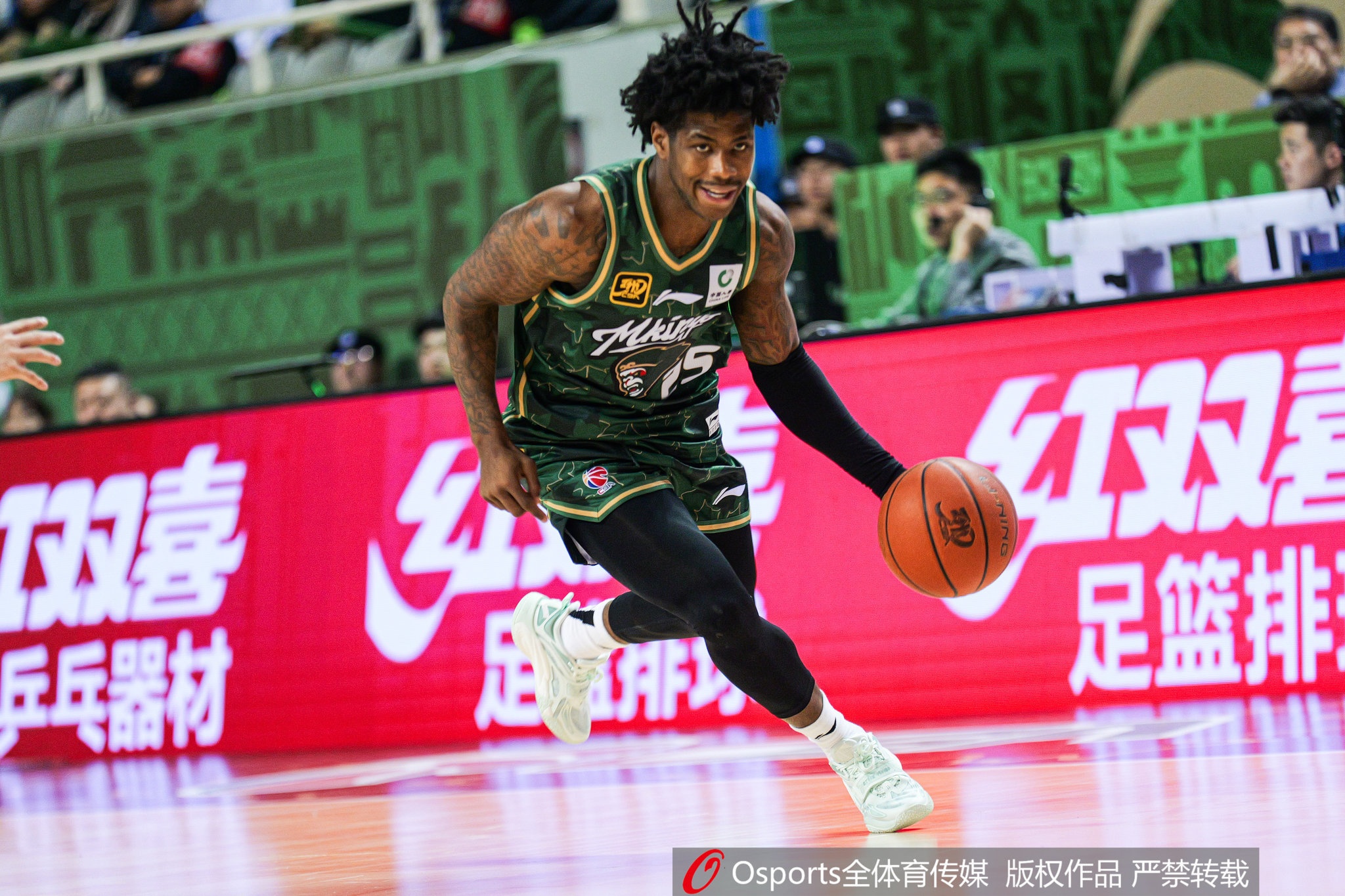  這外援猛得很！肯德里克-戴維斯16投12中&罰球18中15砍43分6板9助